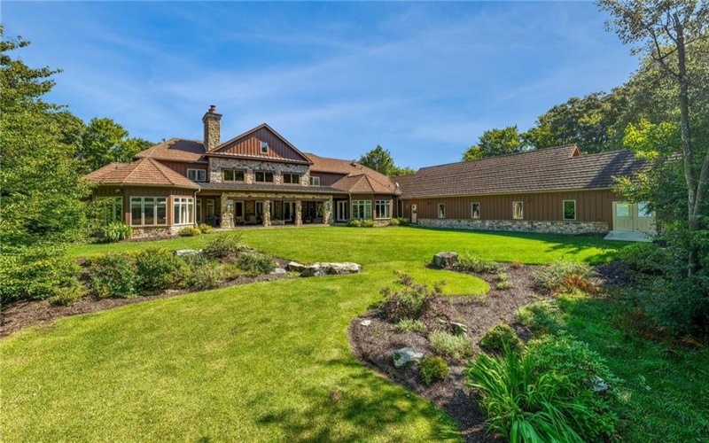 2323 South Ridge Drive, Hidden Valley, 15502, 4 Bedroom Bedrooms, 13 Room Rooms,4.2 BathroomBathrooms,Residential,For Sale,South Ridge Drive,1774557