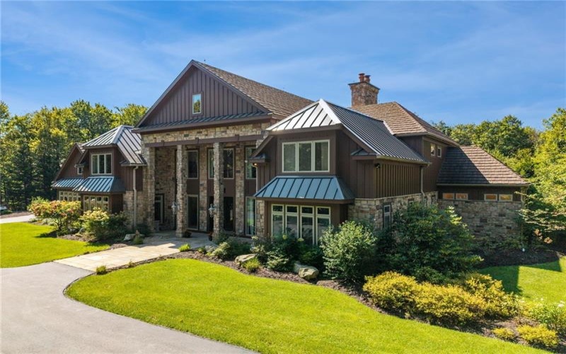 2323 South Ridge Drive, Hidden Valley, 15502, 4 Bedroom Bedrooms, 13 Room Rooms,4.2 BathroomBathrooms,Residential,For Sale,South Ridge Drive,1774557