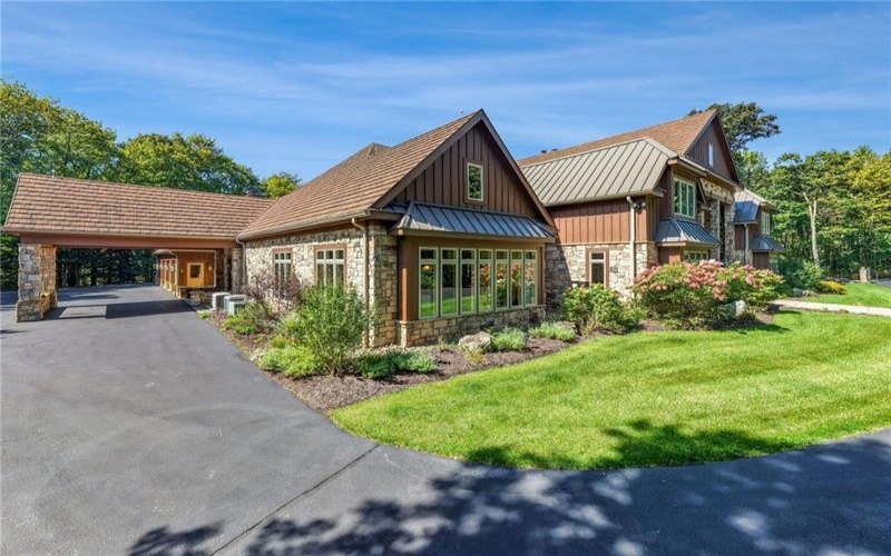 2323 South Ridge Drive, Hidden Valley, 15502, 4 Bedroom Bedrooms, 13 Room Rooms,4.2 BathroomBathrooms,Residential,For Sale,South Ridge Drive,1774557