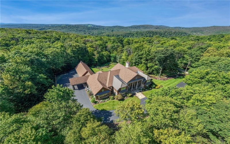 2323 South Ridge Drive, Hidden Valley, 15502, 4 Bedroom Bedrooms, 13 Room Rooms,4.2 BathroomBathrooms,Residential,For Sale,South Ridge Drive,1774557