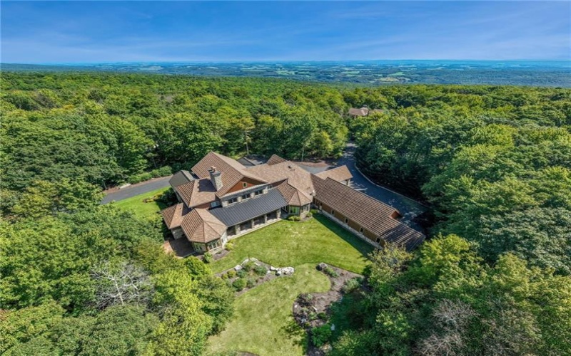 2323 South Ridge Drive, Hidden Valley, 15502, 4 Bedroom Bedrooms, 13 Room Rooms,4.2 BathroomBathrooms,Residential,For Sale,South Ridge Drive,1774557