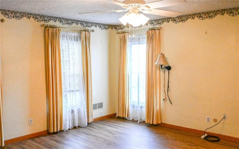 412 Wood St, California, 15419, 3 Bedroom Bedrooms, 7 Room Rooms,2 BathroomBathrooms,Residential,For Sale,Wood St,1774781