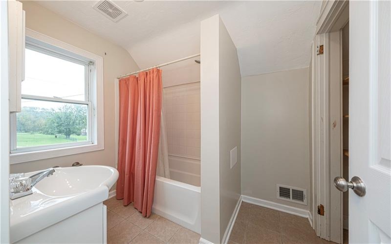 185 Mt Pleasant Road, Belle Vernon, 15012, 3 Bedroom Bedrooms, 10 Room Rooms,2.1 BathroomBathrooms,Residential,For Sale,Mt Pleasant Road,1775596