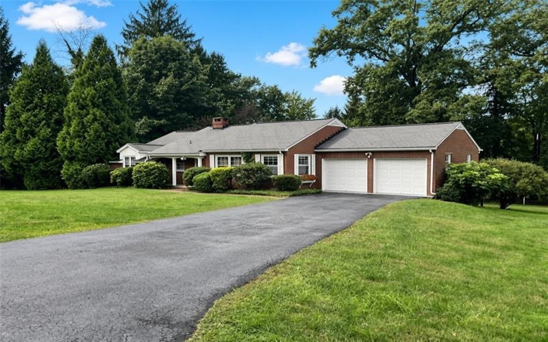 231 Greenridge Rd., Greensburg, 15601, 3 Bedroom Bedrooms, 9 Room Rooms,2.1 BathroomBathrooms,Residential,For Sale,Greenridge Rd.,1775616