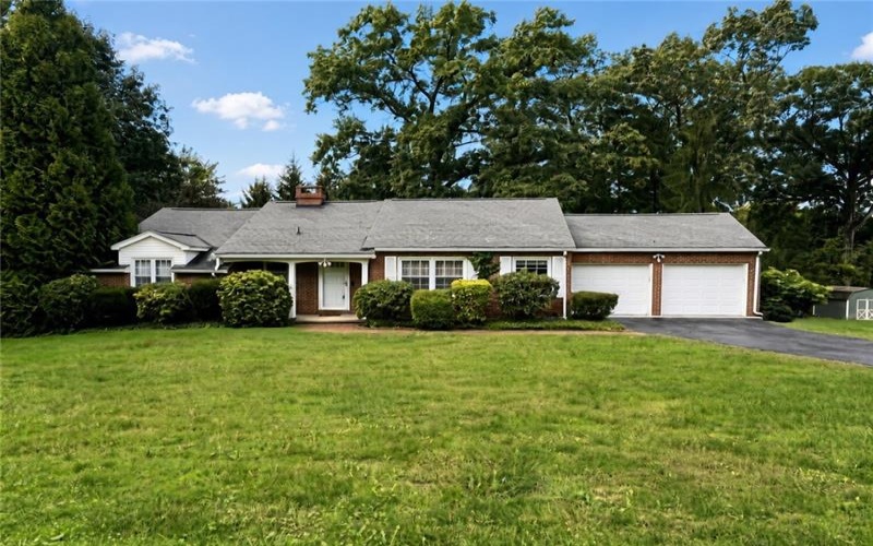 231 Greenridge Rd., Greensburg, 15601, 3 Bedroom Bedrooms, 9 Room Rooms,2.1 BathroomBathrooms,Residential,For Sale,Greenridge Rd.,1775616