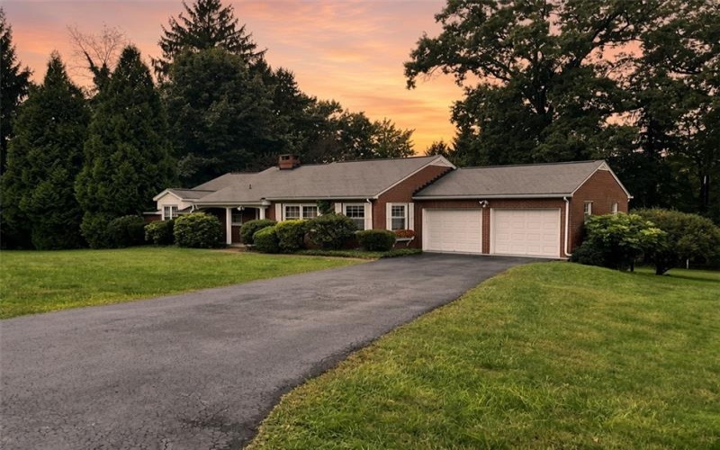 231 Greenridge Rd., Greensburg, 15601, 3 Bedroom Bedrooms, 9 Room Rooms,2.1 BathroomBathrooms,Residential,For Sale,Greenridge Rd.,1775616