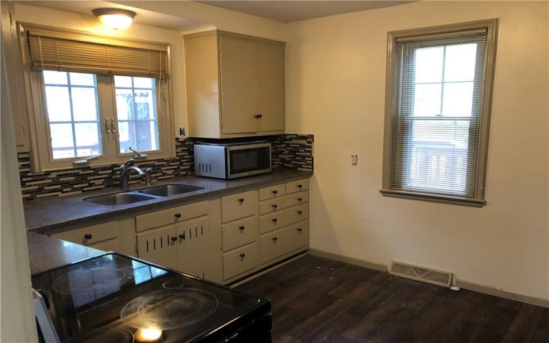 156 STOCKTON AVENUE, Uniontown, 15401, 3 Bedroom Bedrooms, 11 Room Rooms,1.1 BathroomBathrooms,Residential,For Sale,STOCKTON AVENUE,1775784