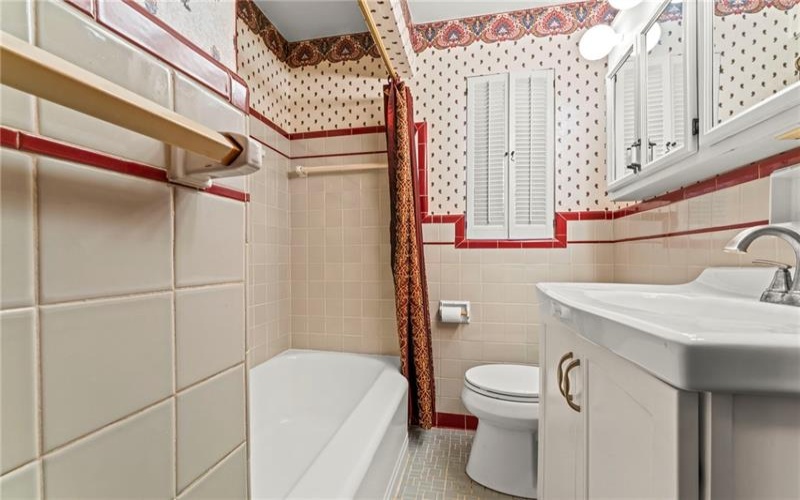 107 Devonshire Dr, McMurray, 15317, 4 Bedroom Bedrooms, 10 Room Rooms,2 BathroomBathrooms,Residential,For Sale,Devonshire Dr,1775739