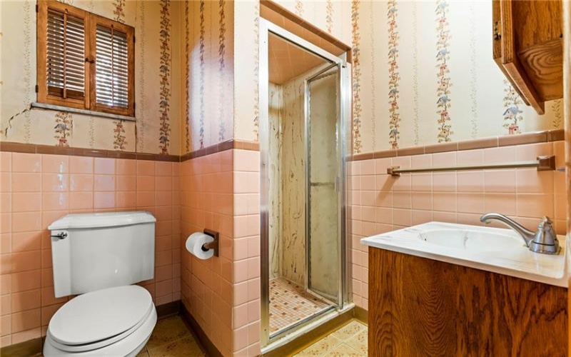 107 Devonshire Dr, McMurray, 15317, 4 Bedroom Bedrooms, 10 Room Rooms,2 BathroomBathrooms,Residential,For Sale,Devonshire Dr,1775739