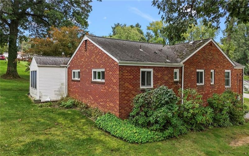 107 Devonshire Dr, McMurray, 15317, 4 Bedroom Bedrooms, 10 Room Rooms,2 BathroomBathrooms,Residential,For Sale,Devonshire Dr,1775739