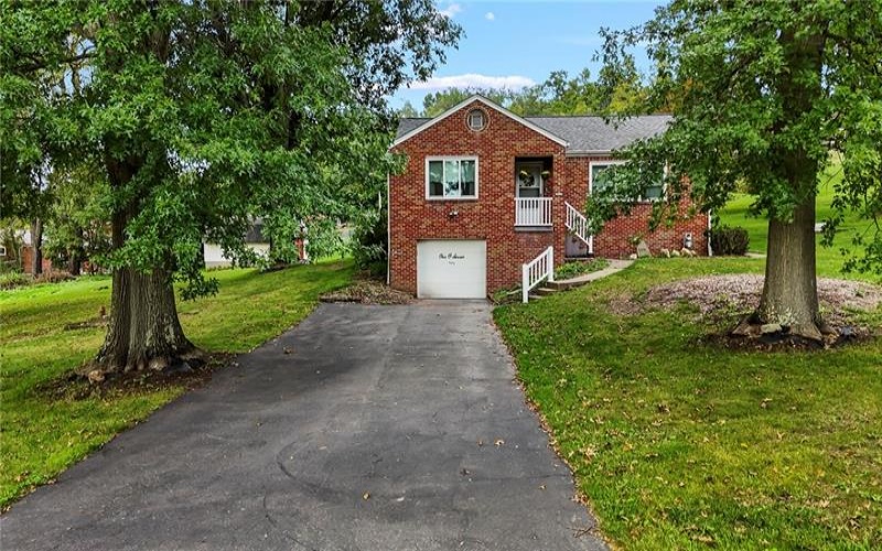 107 Devonshire Dr, McMurray, 15317, 4 Bedroom Bedrooms, 10 Room Rooms,2 BathroomBathrooms,Residential,For Sale,Devonshire Dr,1775739