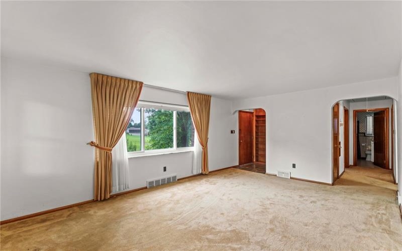 107 Devonshire Dr, McMurray, 15317, 4 Bedroom Bedrooms, 10 Room Rooms,2 BathroomBathrooms,Residential,For Sale,Devonshire Dr,1775739