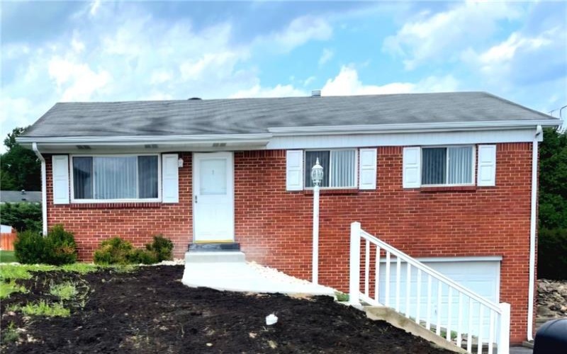 217 Eleanor Drive, Latrobe, 15650, 3 Bedroom Bedrooms, 8 Room Rooms,2 BathroomBathrooms,Residential,For Sale,Eleanor Drive,1751722