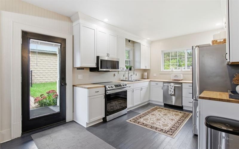 403 3rd Ave, Sutersville, 15083, 3 Bedroom Bedrooms, 7 Room Rooms,1.1 BathroomBathrooms,Residential,For Sale,3rd Ave,1775541