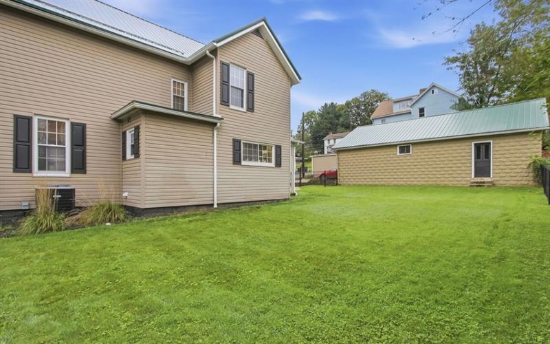 403 3rd Ave, Sutersville, 15083, 3 Bedroom Bedrooms, 7 Room Rooms,1.1 BathroomBathrooms,Residential,For Sale,3rd Ave,1775541