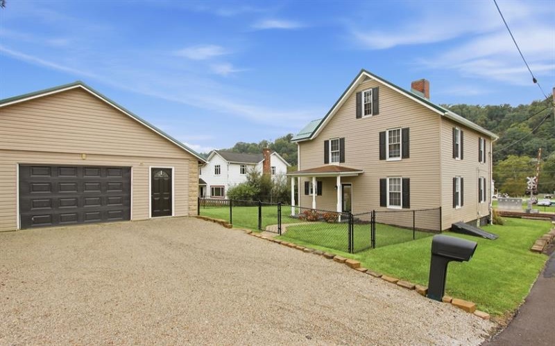 403 3rd Ave, Sutersville, 15083, 3 Bedroom Bedrooms, 7 Room Rooms,1.1 BathroomBathrooms,Residential,For Sale,3rd Ave,1775541