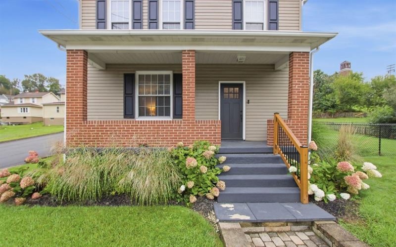 403 3rd Ave, Sutersville, 15083, 3 Bedroom Bedrooms, 7 Room Rooms,1.1 BathroomBathrooms,Residential,For Sale,3rd Ave,1775541