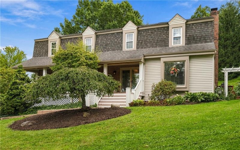 117 Yorktown Rd, McMurray, 15317, 4 Bedroom Bedrooms, 13 Room Rooms,3.1 BathroomBathrooms,Residential,For Sale,Yorktown Rd,1775910