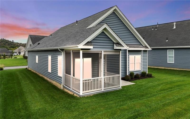 207 Liberty Blvd, Canonsburg, 15317, 2 Bedroom Bedrooms, 8 Room Rooms,2 BathroomBathrooms,Residential,For Sale,Liberty Blvd,1776087