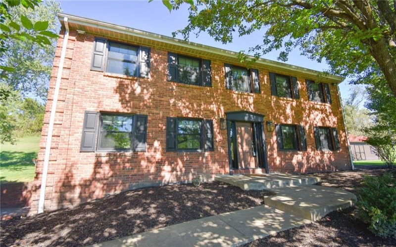 16 Linn Farm Rd, Canonsburg, 15317, 4 Bedroom Bedrooms, 11 Room Rooms,2.2 BathroomBathrooms,Residential,For Sale,Linn Farm Rd,1776102