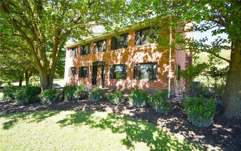 16 Linn Farm Rd, Canonsburg, 15317, 4 Bedroom Bedrooms, 11 Room Rooms,2.2 BathroomBathrooms,Residential,For Sale,Linn Farm Rd,1776102