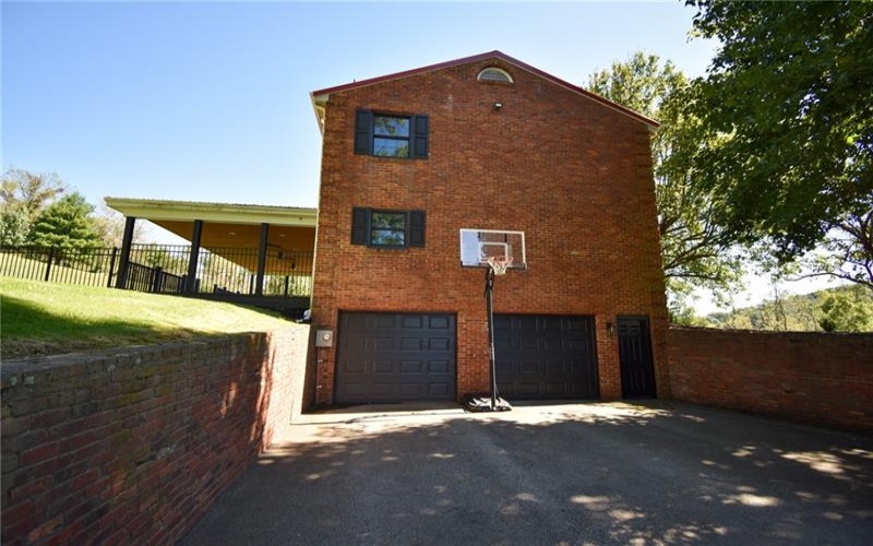 16 Linn Farm Rd, Canonsburg, 15317, 4 Bedroom Bedrooms, 11 Room Rooms,2.2 BathroomBathrooms,Residential,For Sale,Linn Farm Rd,1776102