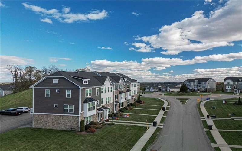 1407 Deer Creek Crossing Dr, Canonsburg, 15317, 3 Bedroom Bedrooms, 9 Room Rooms,3.1 BathroomBathrooms,Residential,For Sale,Deer Creek Crossing Dr,1776162