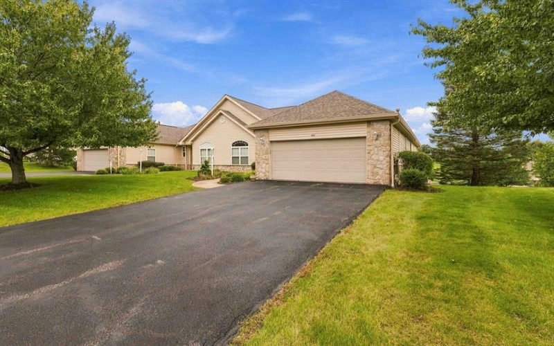 6085 Triple Crown CIRCLE, Greensburg, 15601, 2 Bedroom Bedrooms, ,3 BathroomBathrooms,Residential,For Sale,Triple Crown,1776192