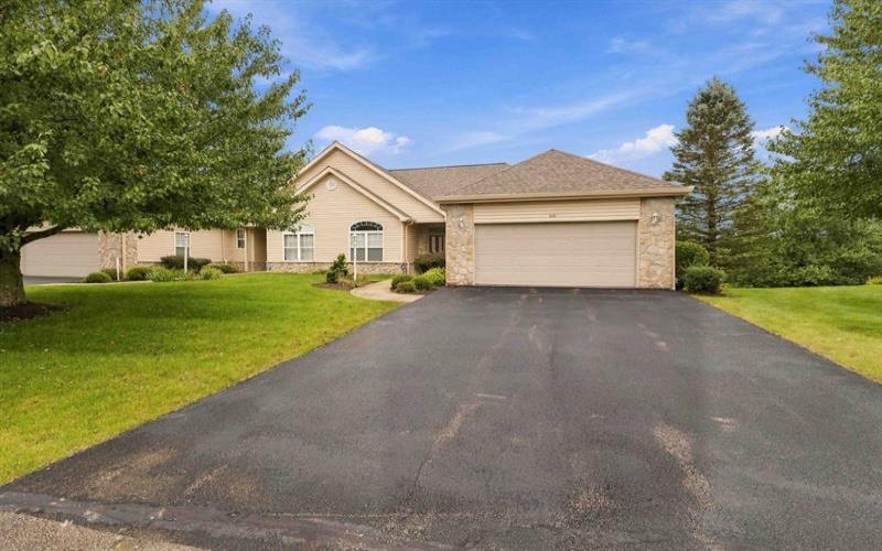 6085 Triple Crown CIRCLE, Greensburg, 15601, 2 Bedroom Bedrooms, ,3 BathroomBathrooms,Residential,For Sale,Triple Crown,1776192