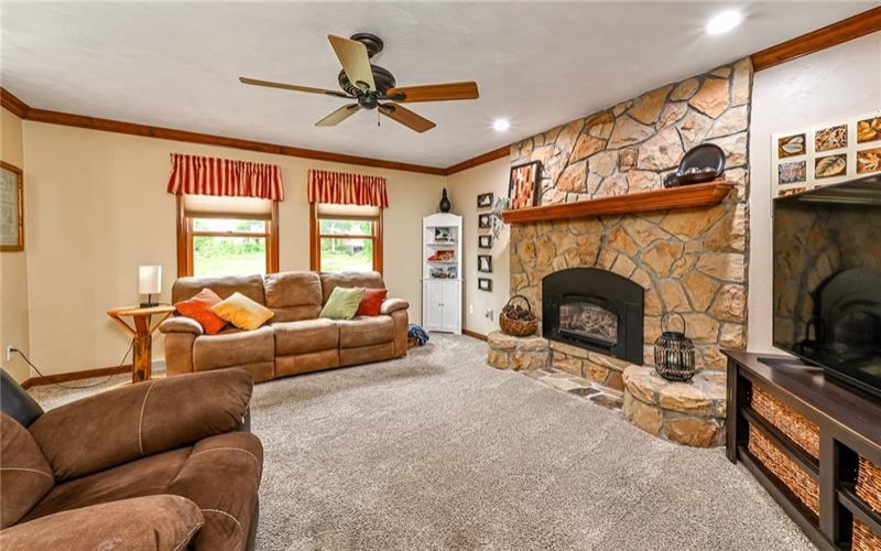 217 Meadow Spring Rd, Greensburg, 15601, 4 Bedroom Bedrooms, 11 Room Rooms,2.1 BathroomBathrooms,Residential,For Sale,Meadow Spring Rd,1776248
