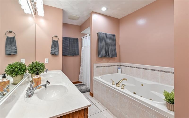 217 Meadow Spring Rd, Greensburg, 15601, 4 Bedroom Bedrooms, 11 Room Rooms,2.1 BathroomBathrooms,Residential,For Sale,Meadow Spring Rd,1776248