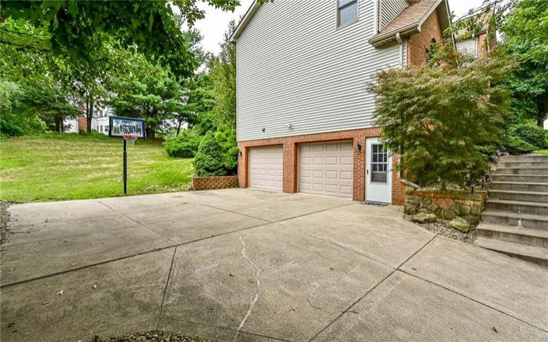 217 Meadow Spring Rd, Greensburg, 15601, 4 Bedroom Bedrooms, 11 Room Rooms,2.1 BathroomBathrooms,Residential,For Sale,Meadow Spring Rd,1776248