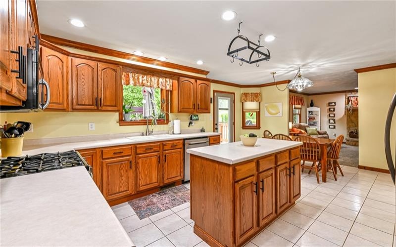 217 Meadow Spring Rd, Greensburg, 15601, 4 Bedroom Bedrooms, 11 Room Rooms,2.1 BathroomBathrooms,Residential,For Sale,Meadow Spring Rd,1776248