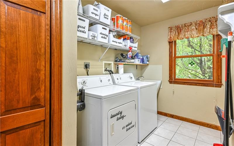 217 Meadow Spring Rd, Greensburg, 15601, 4 Bedroom Bedrooms, 11 Room Rooms,2.1 BathroomBathrooms,Residential,For Sale,Meadow Spring Rd,1776248