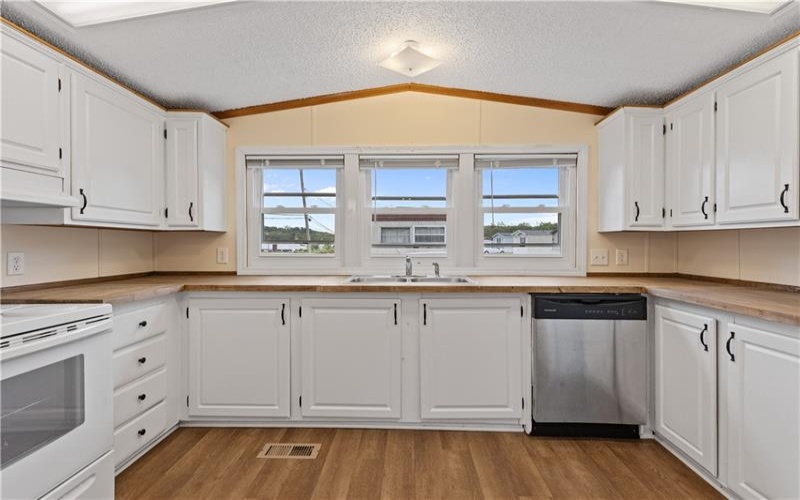 1138 Branch Rd, Mc Donald, 15057, 2 Bedroom Bedrooms, 7 Room Rooms,2 BathroomBathrooms,Residential,For Sale,Branch Rd,1775717