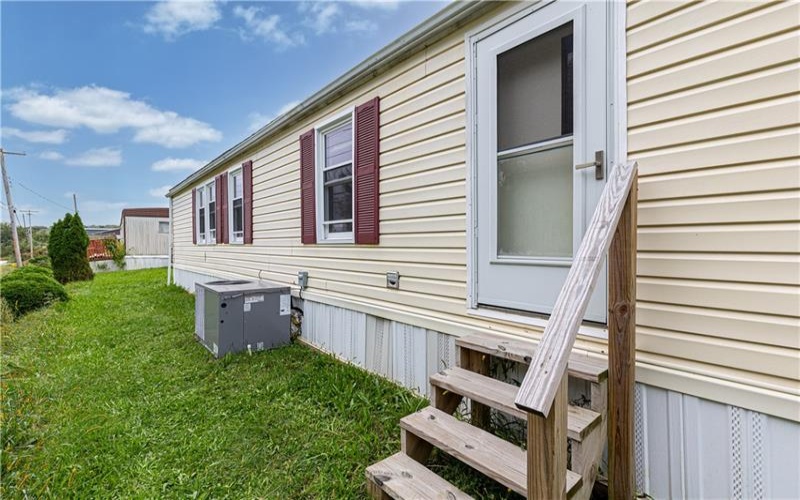 1138 Branch Rd, Mc Donald, 15057, 2 Bedroom Bedrooms, 7 Room Rooms,2 BathroomBathrooms,Residential,For Sale,Branch Rd,1775717