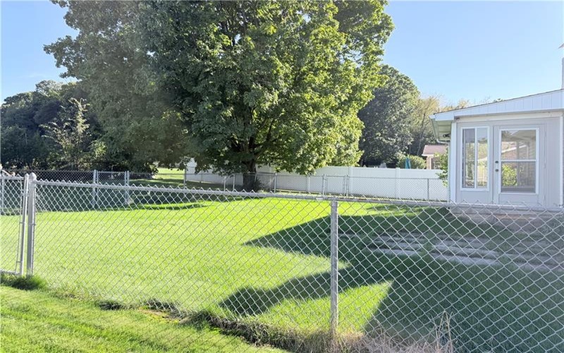 722 Courtview Dr, Greensburg, 15601, 3 Bedroom Bedrooms, ,2 BathroomBathrooms,Residential,For Sale,Courtview Dr,1776282