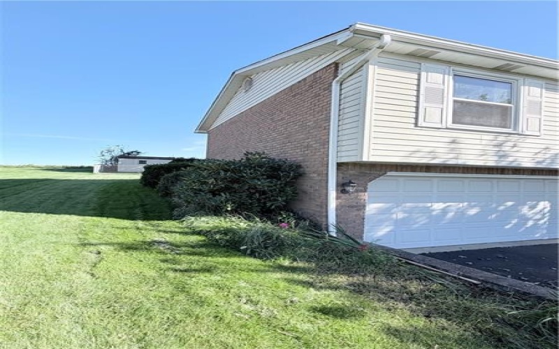 722 Courtview Dr, Greensburg, 15601, 3 Bedroom Bedrooms, ,2 BathroomBathrooms,Residential,For Sale,Courtview Dr,1776282