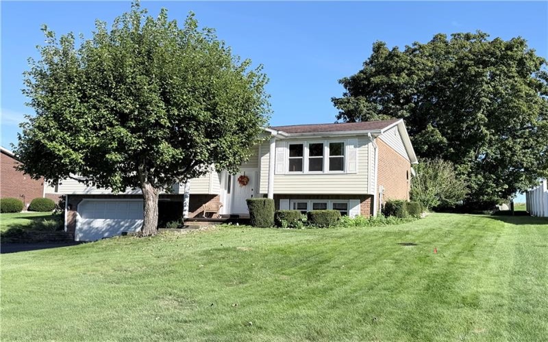 722 Courtview Dr, Greensburg, 15601, 3 Bedroom Bedrooms, ,2 BathroomBathrooms,Residential,For Sale,Courtview Dr,1776282