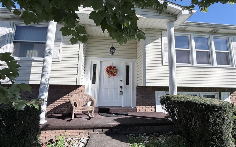 722 Courtview Dr, Greensburg, 15601, 3 Bedroom Bedrooms, ,2 BathroomBathrooms,Residential,For Sale,Courtview Dr,1776282