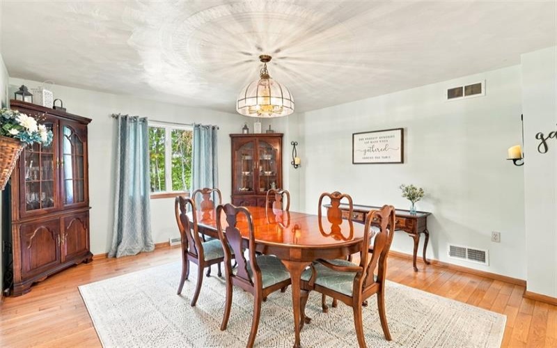 2000 Rebecca St, North Huntingdon, 15642, 4 Bedroom Bedrooms, 10 Room Rooms,3.2 BathroomBathrooms,Residential,For Sale,Rebecca St,1776307
