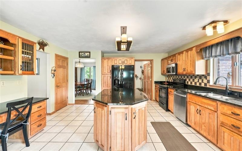 2000 Rebecca St, North Huntingdon, 15642, 4 Bedroom Bedrooms, 10 Room Rooms,3.2 BathroomBathrooms,Residential,For Sale,Rebecca St,1776307
