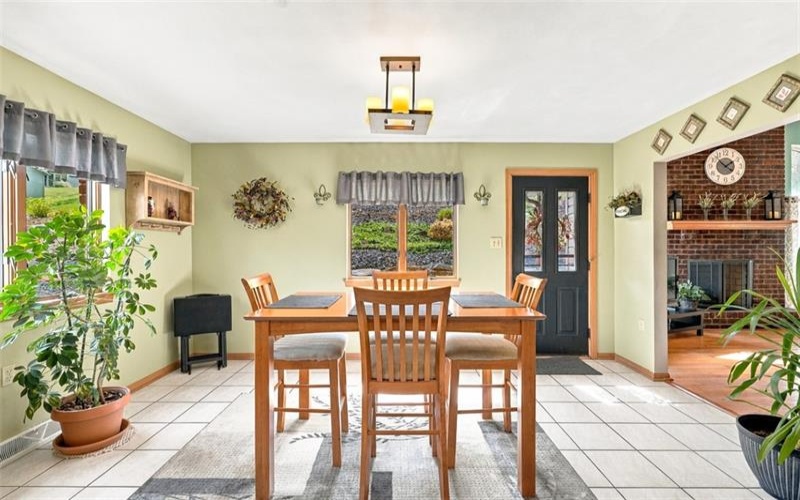 2000 Rebecca St, North Huntingdon, 15642, 4 Bedroom Bedrooms, 10 Room Rooms,3.2 BathroomBathrooms,Residential,For Sale,Rebecca St,1776307