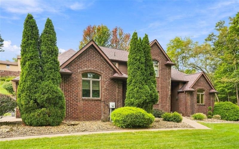 2000 Rebecca St, North Huntingdon, 15642, 4 Bedroom Bedrooms, 10 Room Rooms,3.2 BathroomBathrooms,Residential,For Sale,Rebecca St,1776307