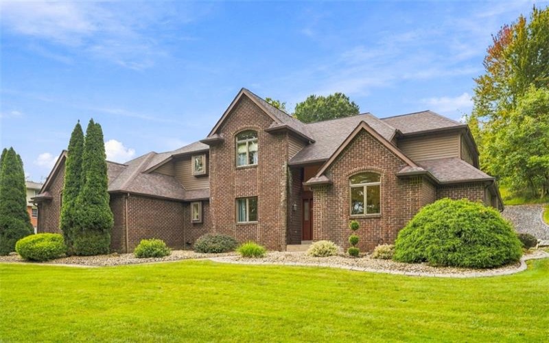 2000 Rebecca St, North Huntingdon, 15642, 4 Bedroom Bedrooms, 10 Room Rooms,3.2 BathroomBathrooms,Residential,For Sale,Rebecca St,1776307