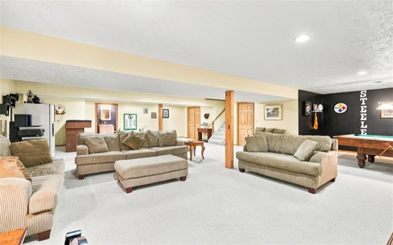 2000 Rebecca St, North Huntingdon, 15642, 4 Bedroom Bedrooms, 10 Room Rooms,3.2 BathroomBathrooms,Residential,For Sale,Rebecca St,1776307