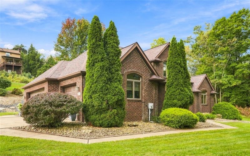 2000 Rebecca St, North Huntingdon, 15642, 4 Bedroom Bedrooms, 10 Room Rooms,3.2 BathroomBathrooms,Residential,For Sale,Rebecca St,1776307