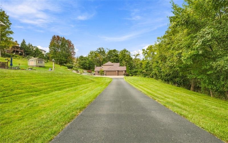 2000 Rebecca St, North Huntingdon, 15642, 4 Bedroom Bedrooms, 10 Room Rooms,3.2 BathroomBathrooms,Residential,For Sale,Rebecca St,1776307