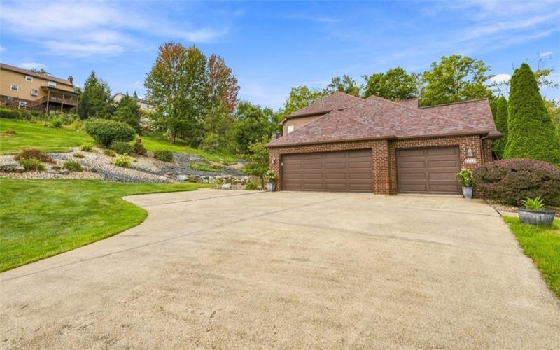 2000 Rebecca St, North Huntingdon, 15642, 4 Bedroom Bedrooms, 10 Room Rooms,3.2 BathroomBathrooms,Residential,For Sale,Rebecca St,1776307