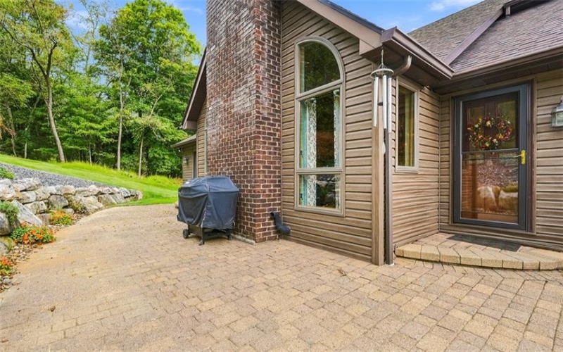 2000 Rebecca St, North Huntingdon, 15642, 4 Bedroom Bedrooms, 10 Room Rooms,3.2 BathroomBathrooms,Residential,For Sale,Rebecca St,1776307